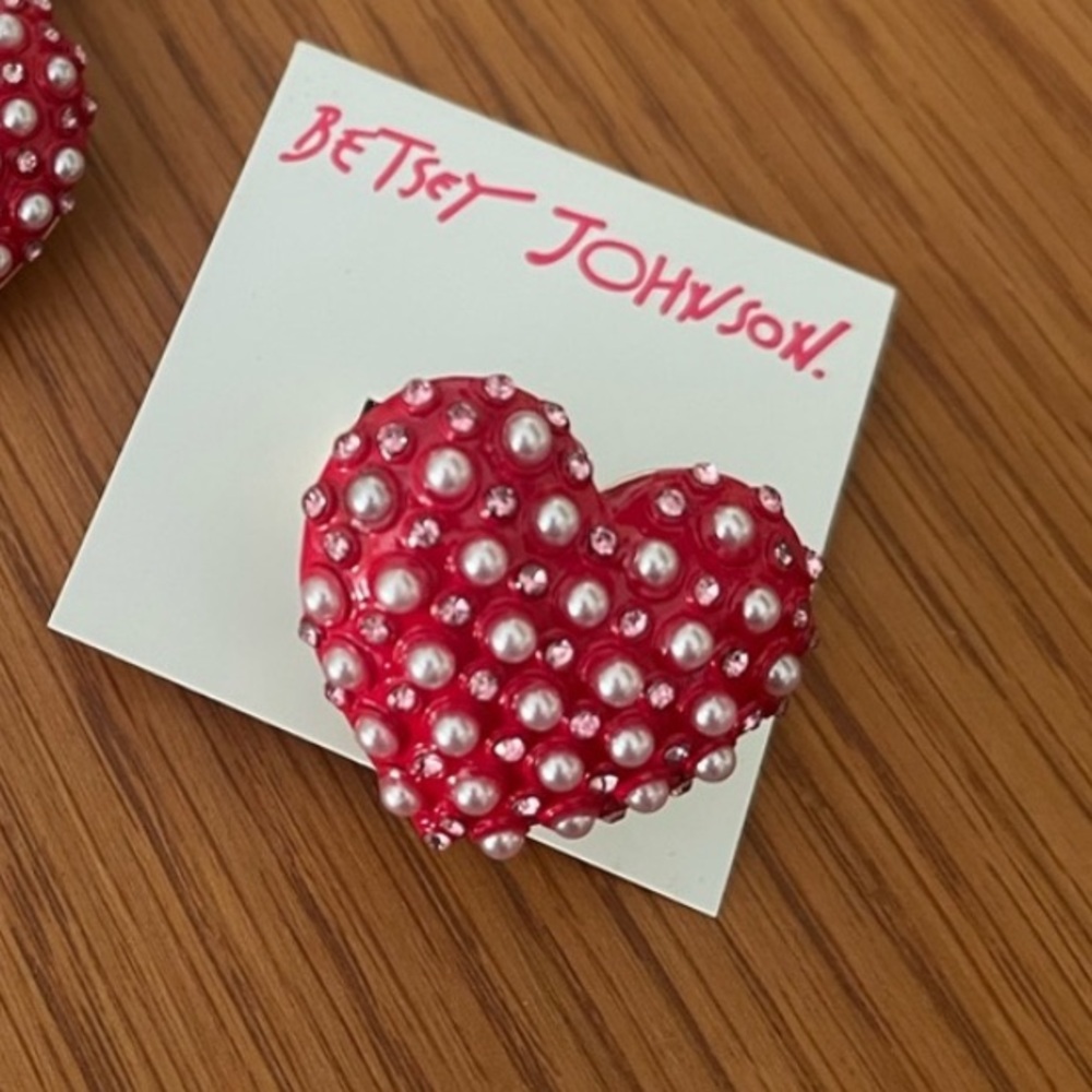 ❤️ Betsey Johnson❤️ Pearl and Rhinestone Valentines  Ring